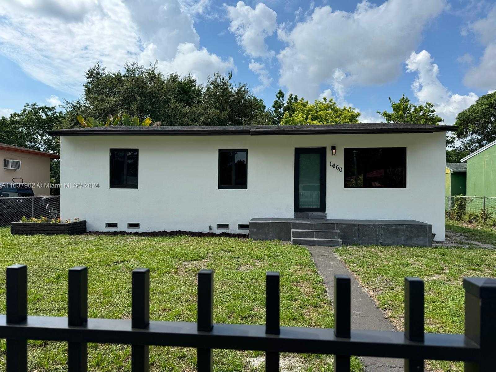 photo 3: 1660 NW 124th St, North Miami FL 33167