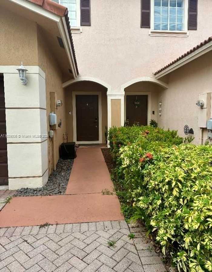 photo 1: 8832 S Isles Cir, Tamarac FL 33321