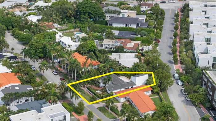 photo 1: 911 W 47th Ct, Miami Beach FL 33140