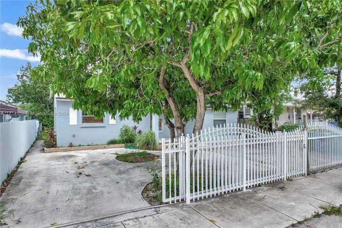 photo 2: 3010 NW 95th Ter, Miami FL 33147