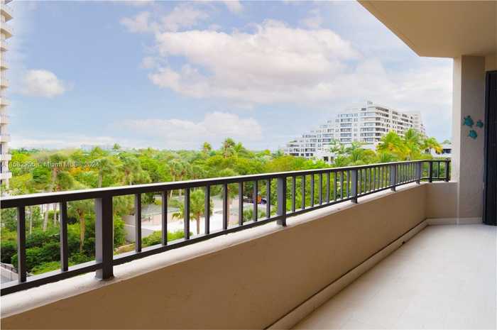 photo 2: 251 Crandon Blvd Unit 424, Key Biscayne FL 33149