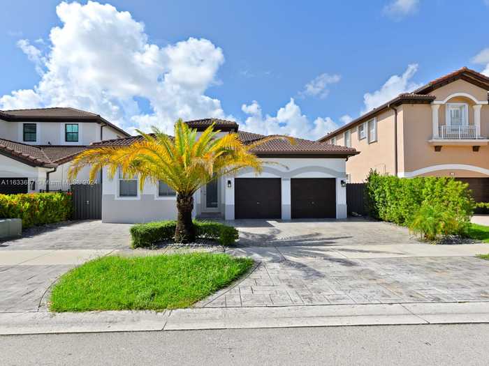 photo 2: 8886 NW 184th St, Hialeah FL 33018