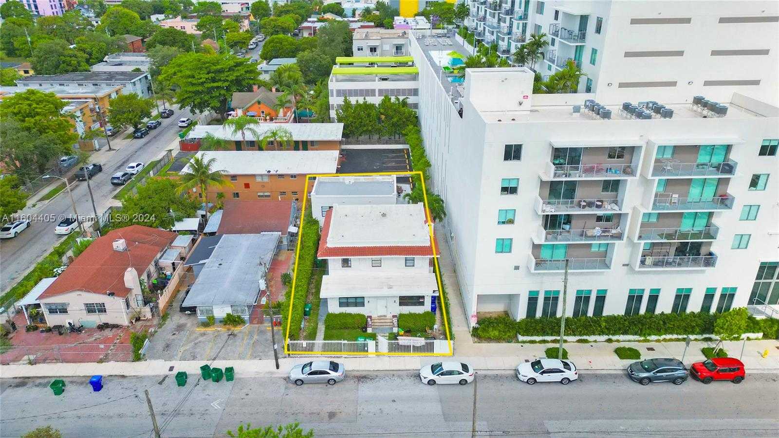 photo 1: 620 NW 10th Ave, Miami FL 33136