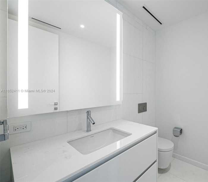 photo 1: 300 BISCAYNE Unit 2906, Miami FL 33131