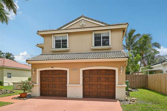 photo 2: 19102 NW 23rd Ct, Pembroke Pines FL 33029