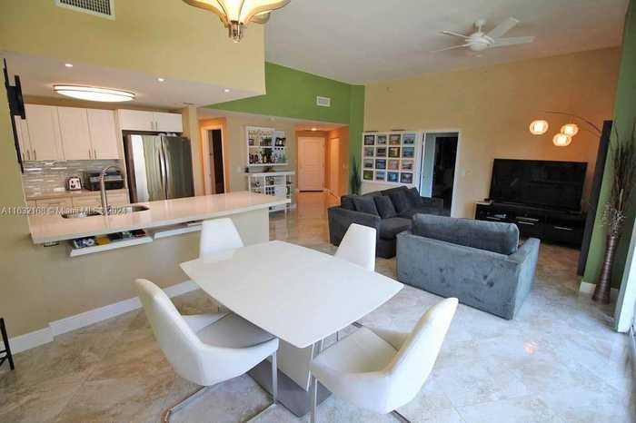 photo 2: 1250 S Miami Ave Unit 802, Miami FL 33130