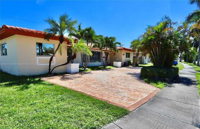 photo 1: 20615 Highland Lakes Blvd, Miami FL 33179