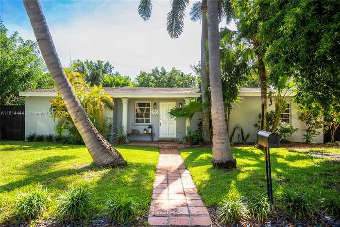 photo 2: 785 Fernwood Rd, Key Biscayne FL 33149