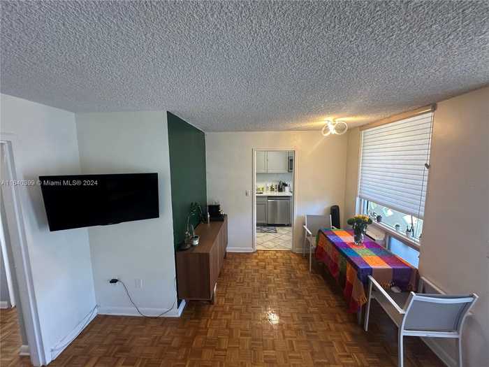 photo 2: 2400 NE 9th Unit 202, Fort Lauderdale FL 33304