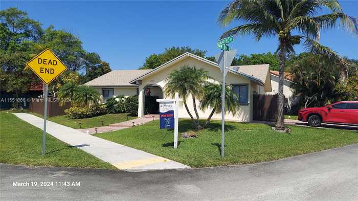 photo 1: 6001 NW 89th Ave, Tamarac FL 33321