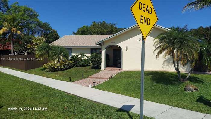 photo 2: 6001 NW 89th Ave, Tamarac FL 33321