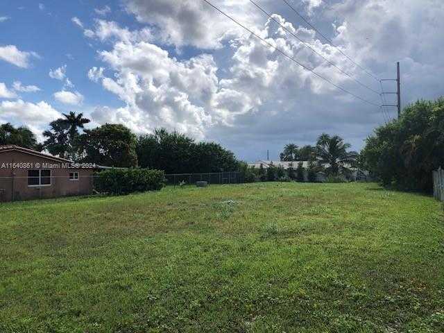 photo 2: 1200 SW 84 Ave, Miami FL 33144