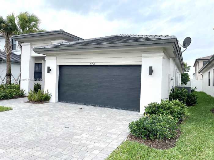 photo 2: 4506 SW 174th Ave, Miramar FL 33029