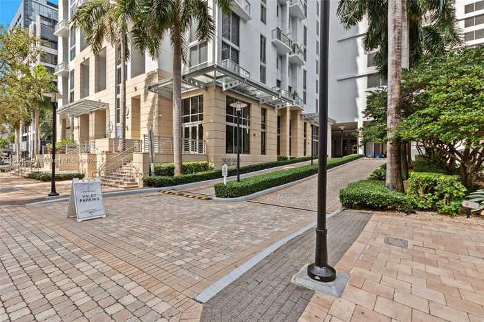 photo 2: 1060 Brickell Ave Unit 2907, Miami FL 33131