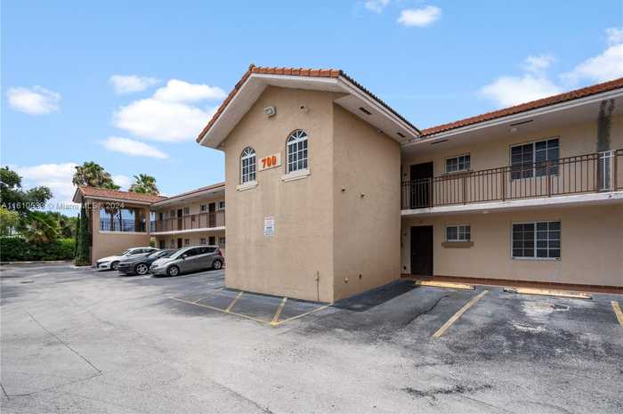 photo 2: 700 SE 9th Ct Unit 205, Hialeah FL 33010