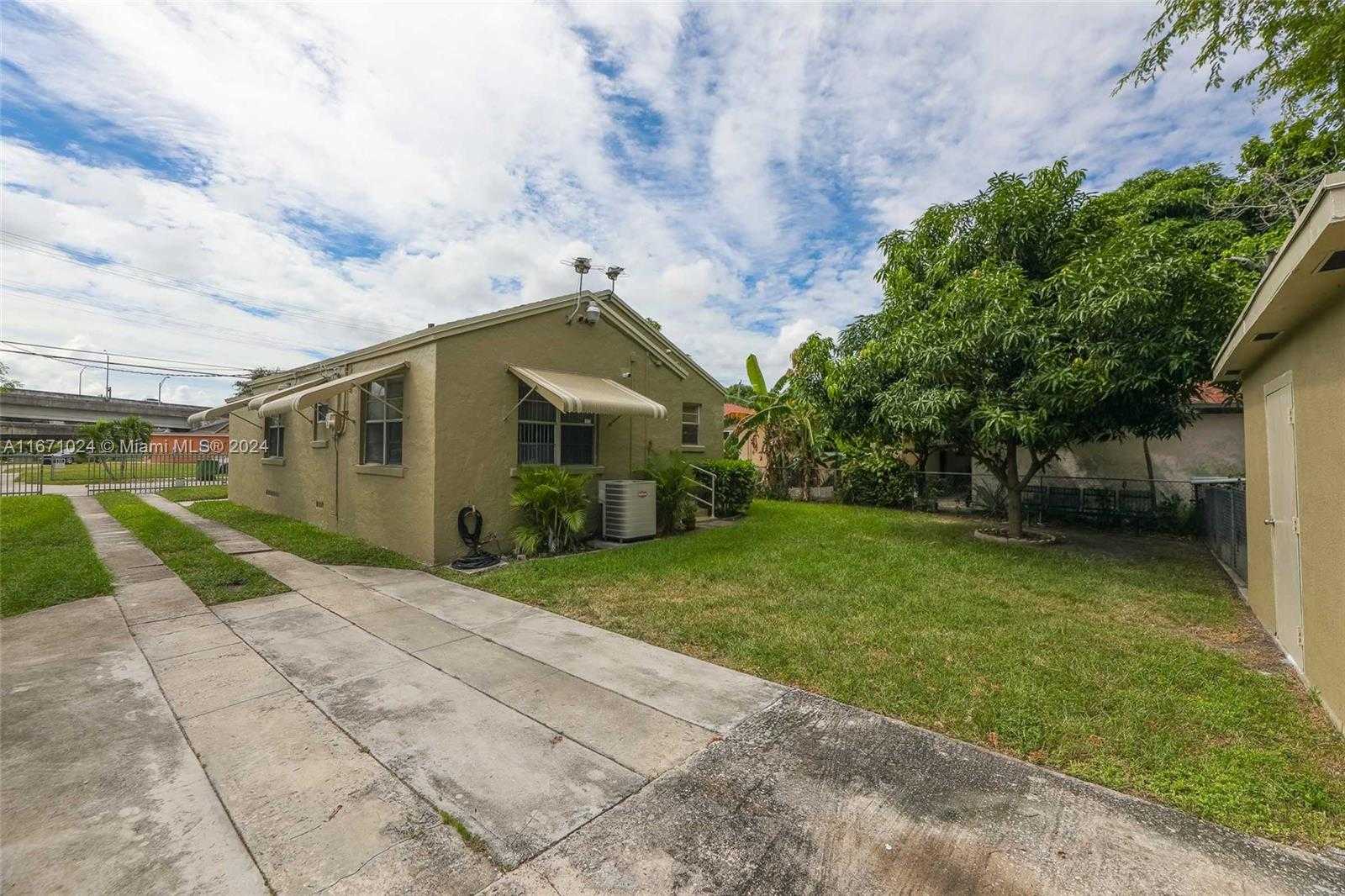 photo 2: 775 NW 41st St, Miami FL 33127