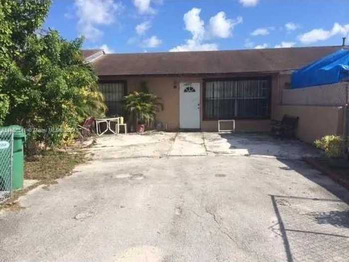 photo 1: 18607 NW 45th Ave, Miami Gardens FL 33055