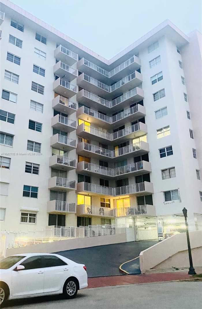 photo 1: 345 Ocean Dr Unit 307, Miami Beach FL 33139