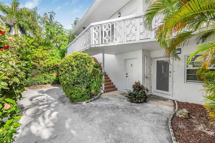 photo 1: 2858 Pine Tree Dr Unit 7, Miami Beach FL 33140