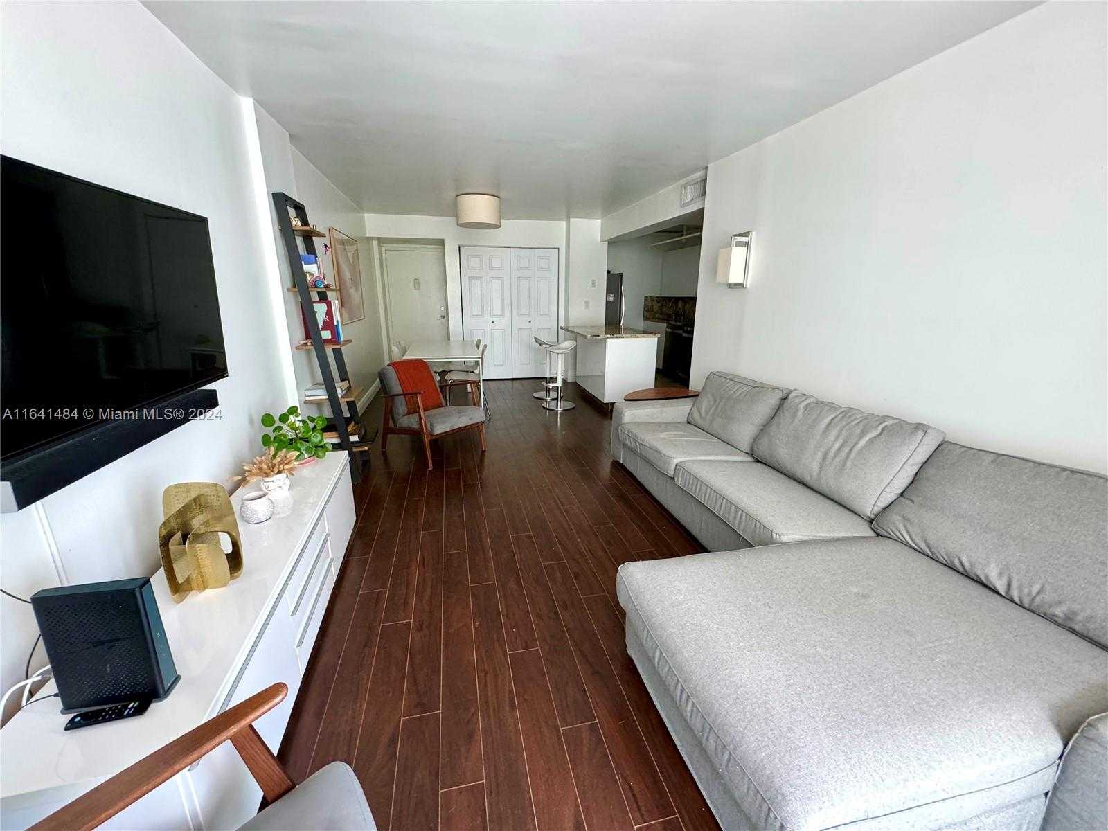 photo 3: 1035 West Ave Unit 305, Miami Beach FL 33139