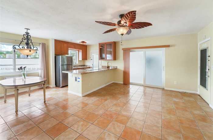 photo 2: 350 Collins Ave Unit 306, Miami Beach FL 33139