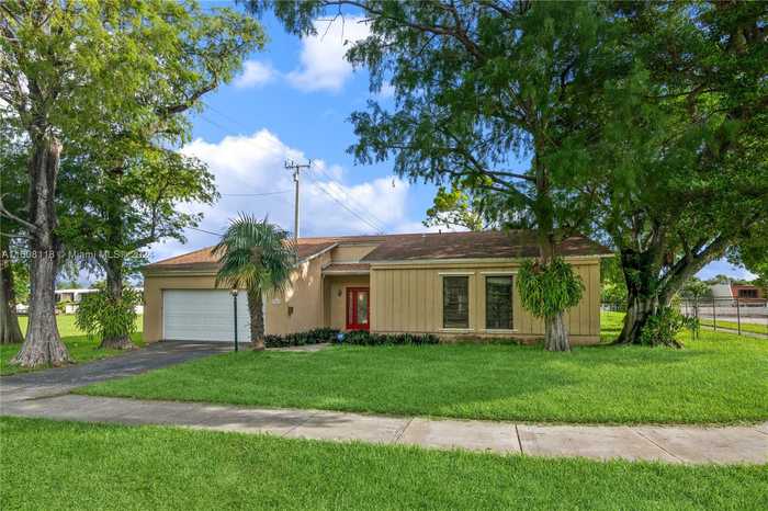 photo 2: 10251 SW 80th St, Miami FL 33173