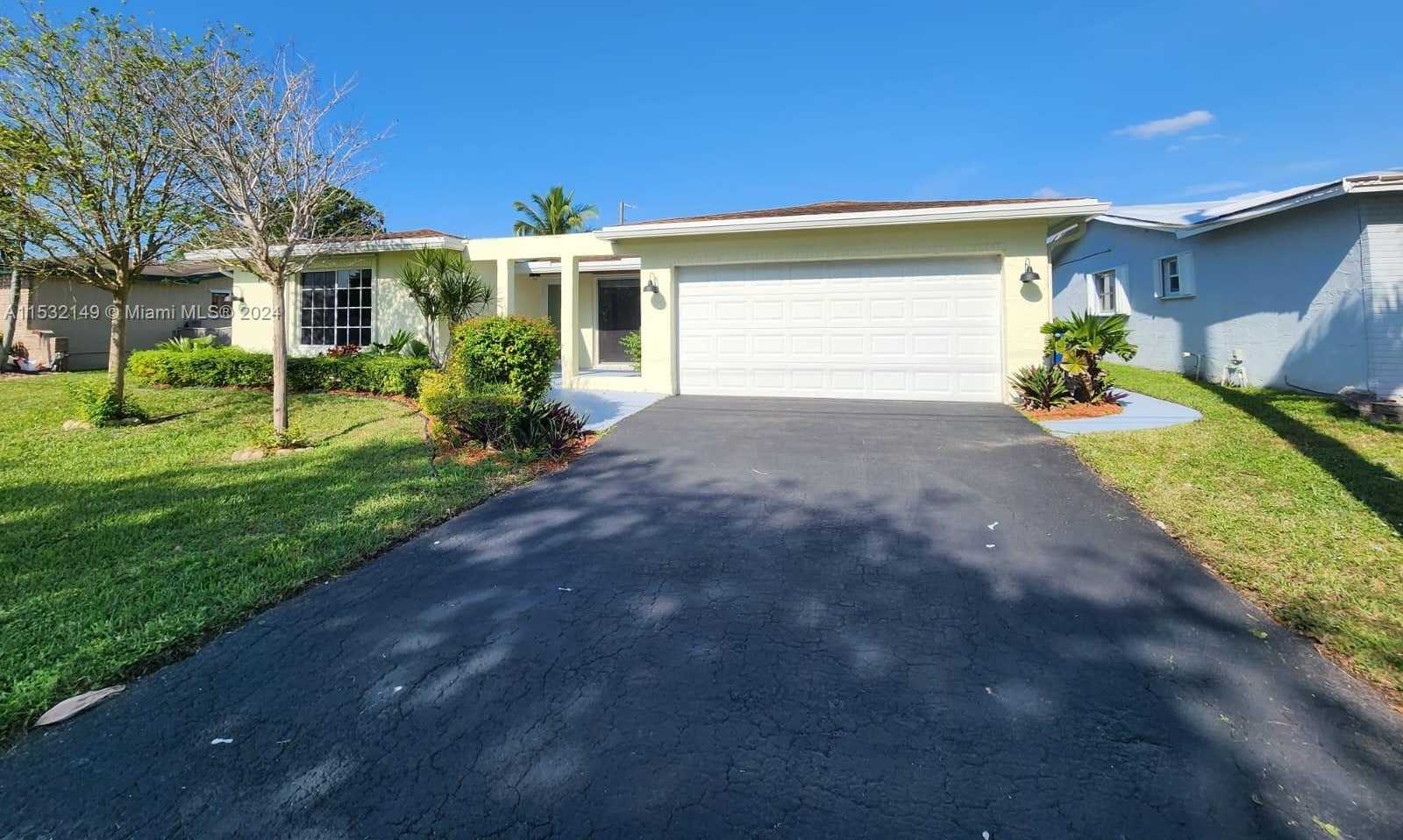 photo 2: 10551 Sunset Strip, Sunrise FL 33322