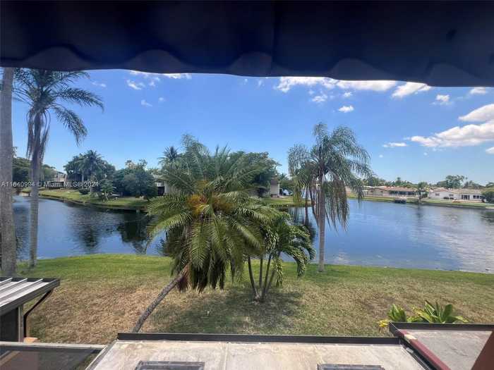 photo 2: 9106 Limetree Ln Unit 174, Pembroke Pines FL 33024