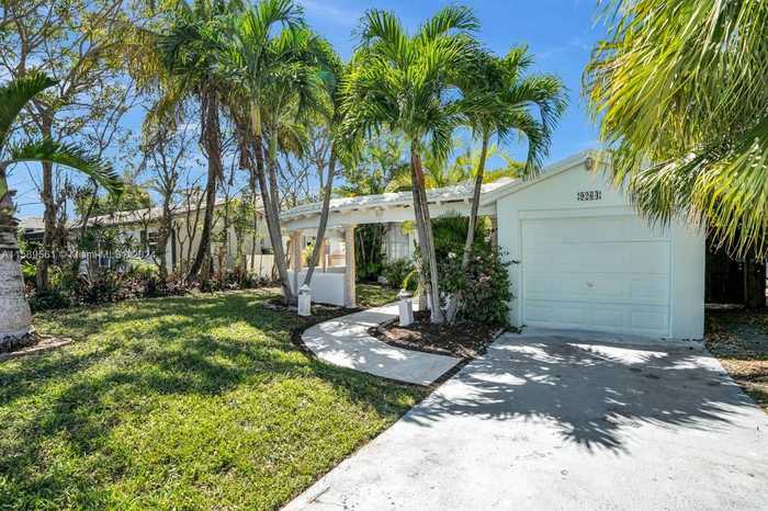 photo 2: 9264 Byron Ave, Surfside FL 33154