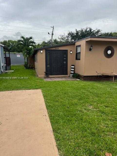 photo 1: 4848 SW 47 sw, Davie FL 33314