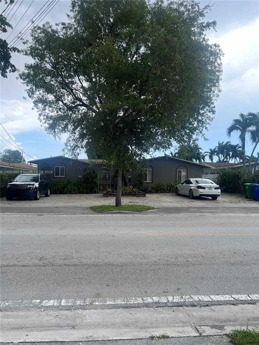 photo 1: 2761 SW 32nd Ave, Miami FL 33133