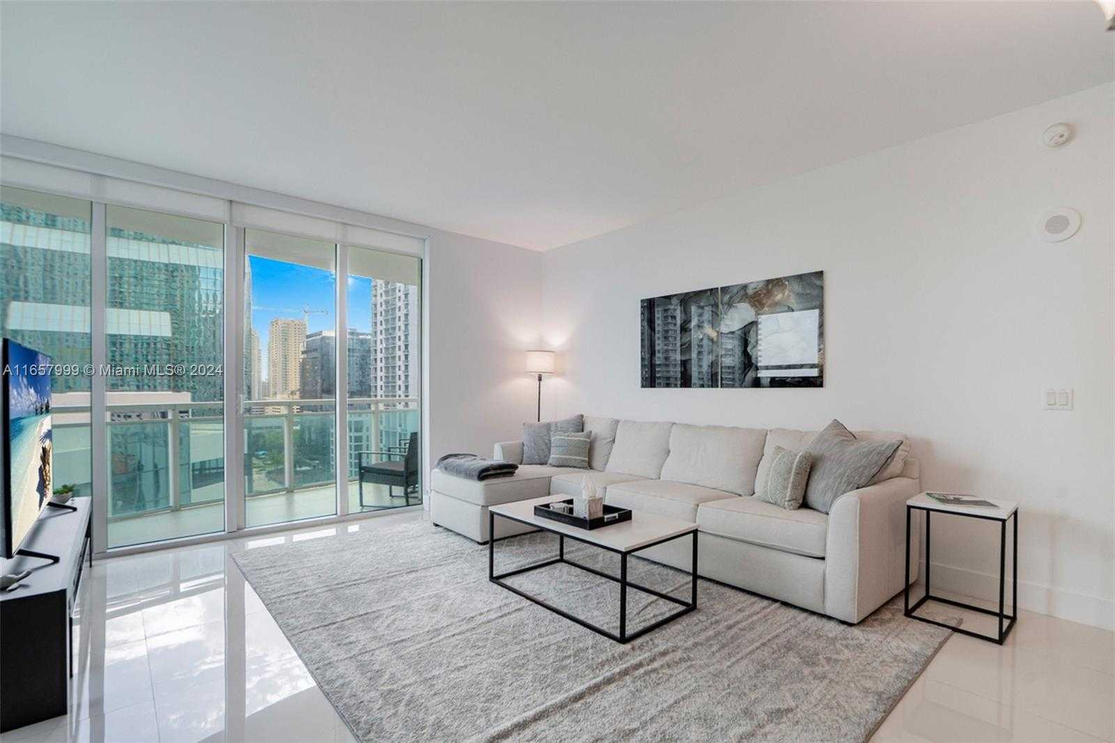 photo 1: 951 Brickell Ave Unit 1510, Miami FL 33131