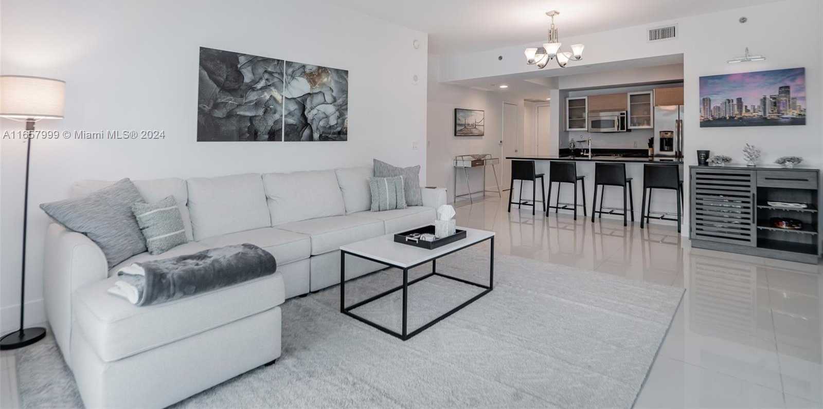 photo 2: 951 Brickell Ave Unit 1510, Miami FL 33131