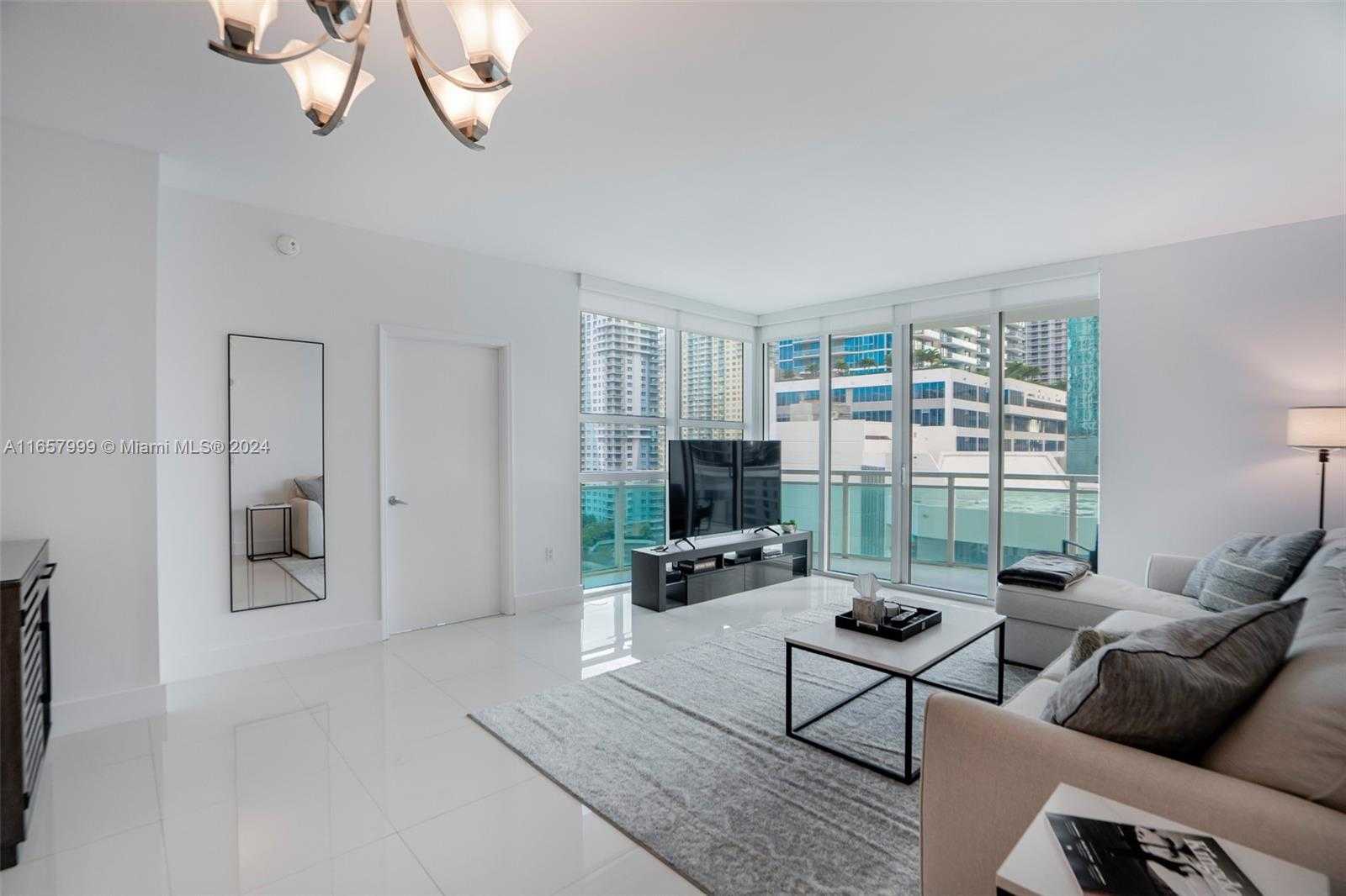 photo 3: 951 Brickell Ave Unit 1510, Miami FL 33131