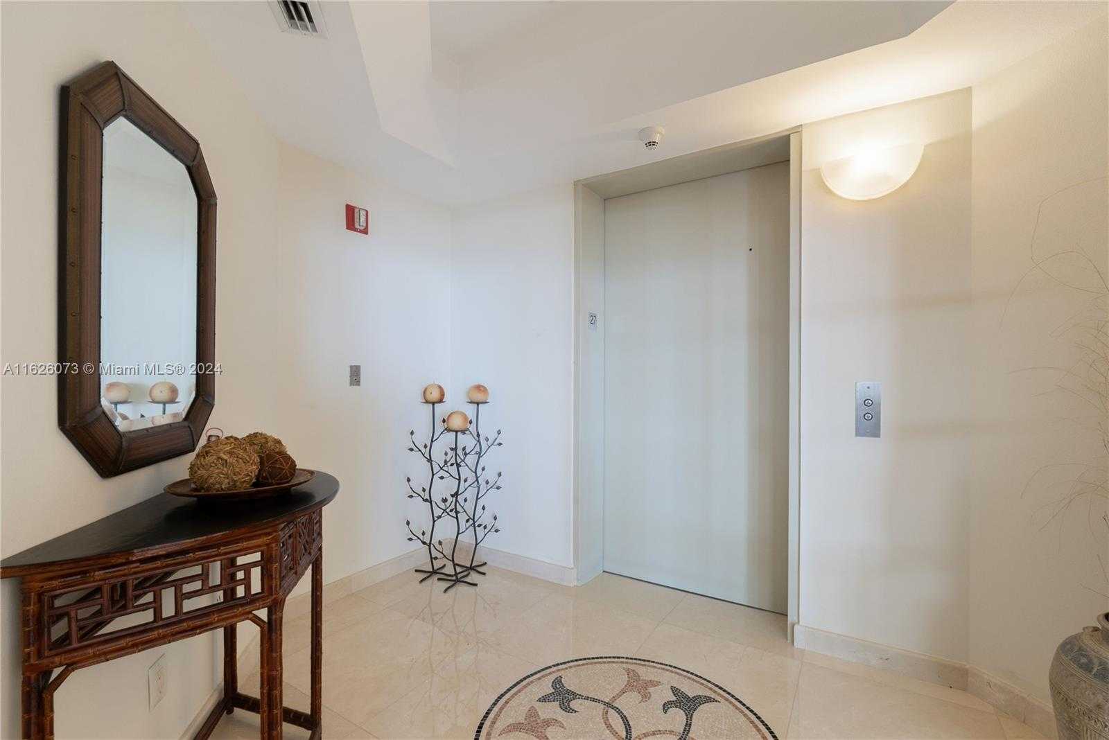 photo 3: 21050 Point Pl Unit 2702, Aventura FL 33180