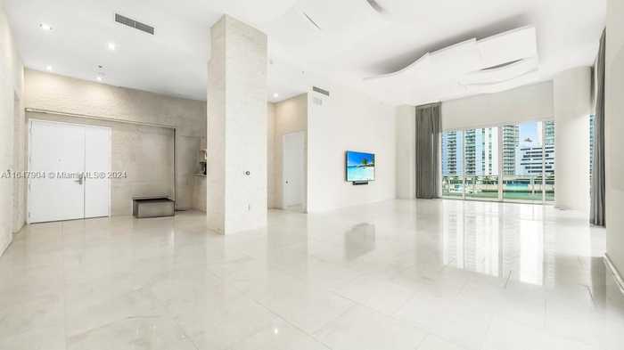 photo 2: 900 Brickell Key Blvd Unit 403, Miami FL 33131