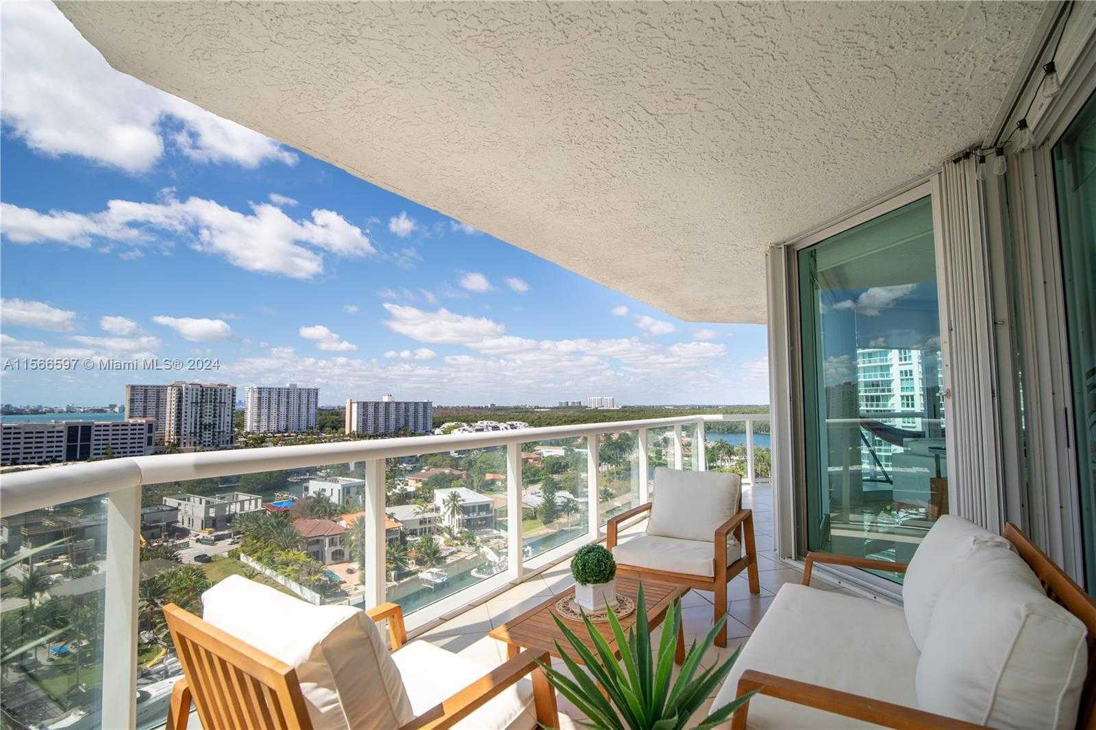 photo 2: 16400 Collins Ave Unit 1444, Sunny Isles Beach FL 33160