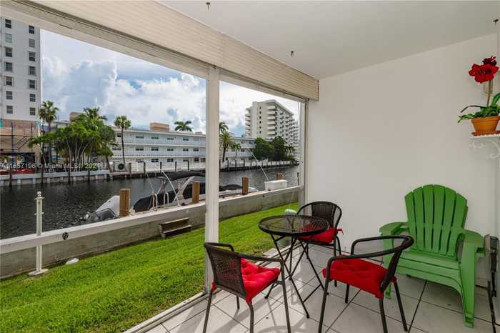 photo 2: 440 Paradise Isle Blvd Unit 101, Hallandale Beach FL 33009