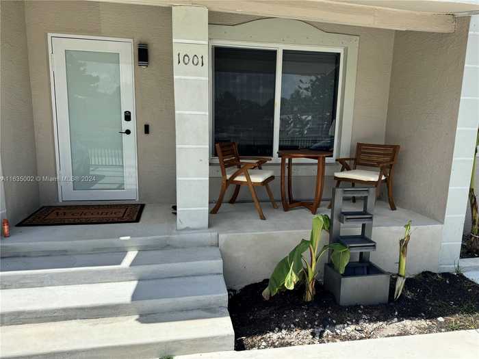 photo 2: 1001 NW 148th St, Miami FL 33168