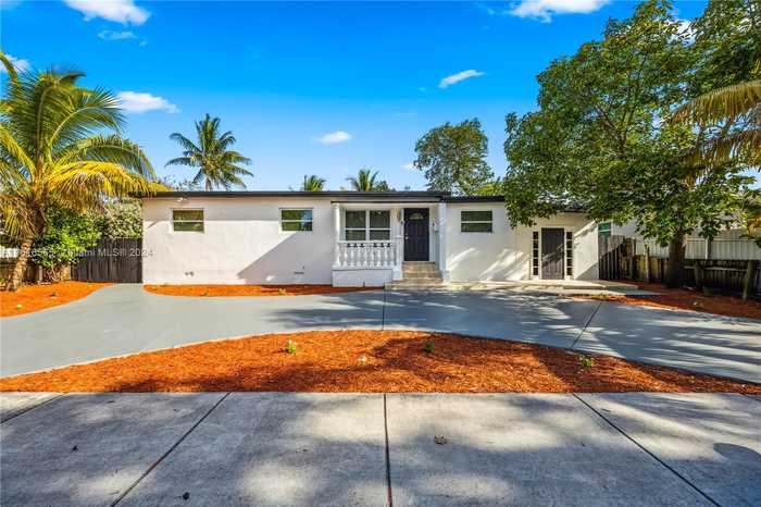 photo 1: 1188 NE 158th St, North Miami Beach FL 33162