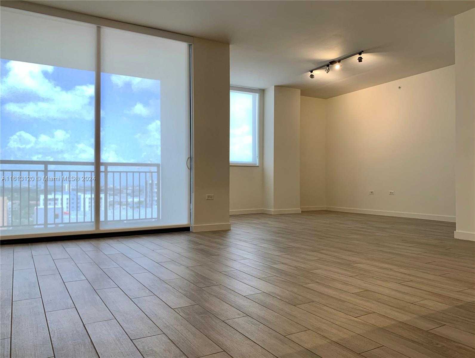 photo 3: 999 SW 1st Ave Unit 3206, Miami FL 33130