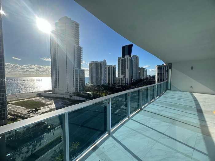 photo 2: 17550 Collins Ave Unit 1104, Sunny Isles Beach FL 33160