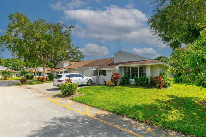 photo 2: 8616 Bridle Path Ct Unit 8616, Davie FL 33328