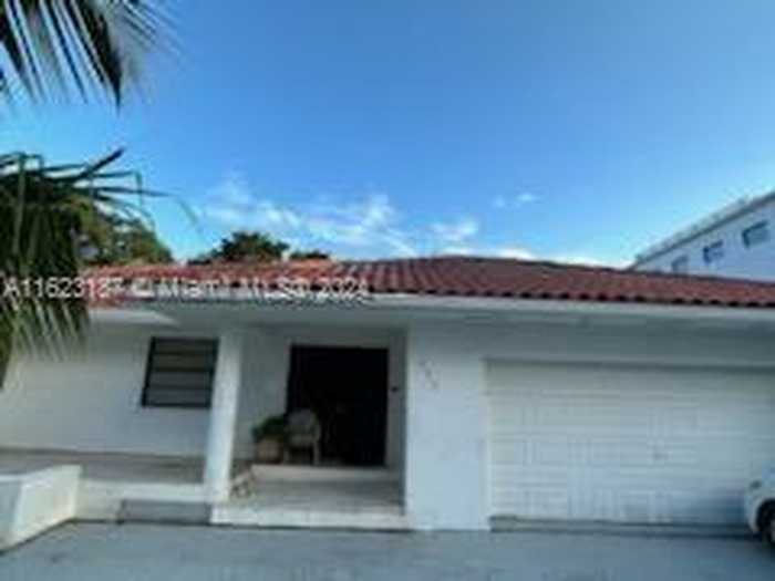 photo 28: 332 189th Ter, Sunny Isles Beach FL 33160