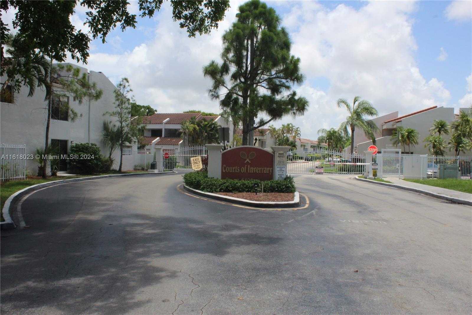 photo 1: 6532 Racquet Club Dr Unit 73, Lauderhill FL 33319