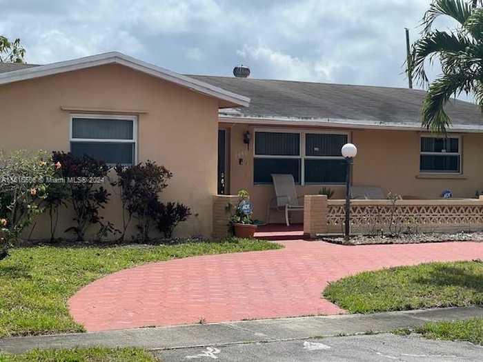 photo 2: 5440 Tyler St, Hollywood FL 33021