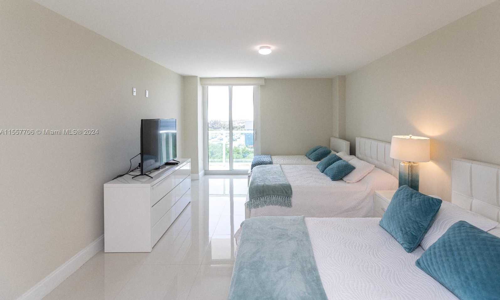 photo 3: 100 Bayview Dr Unit 1026, Sunny Isles Beach FL 33160