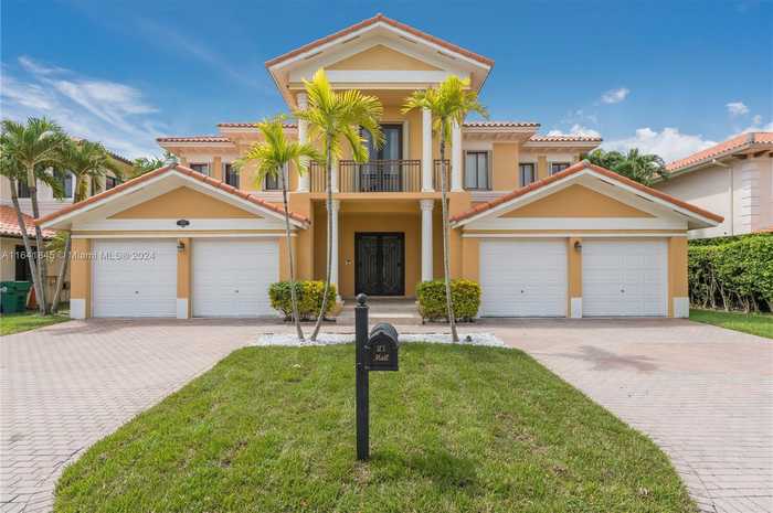 photo 1: 7880 SW 195th Terrace, Cutler Bay FL 33157