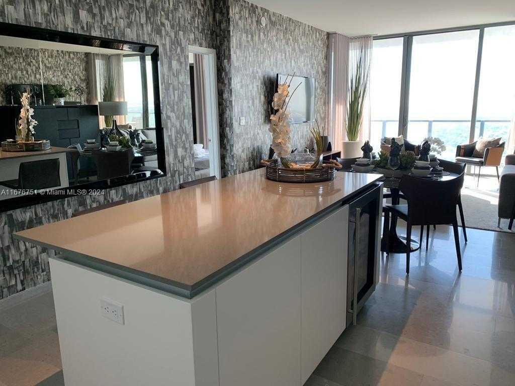 photo 3: 88 SW 7th St Unit 3806, Miami FL 33130