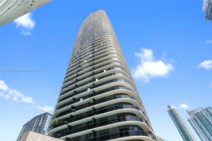 photo 1: 45 SW 9th St Unit 3306, Miami FL 33130